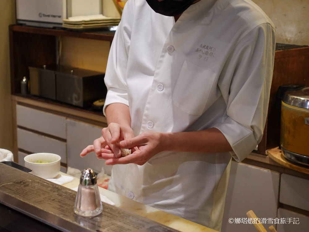 新千歲機場必吃美食！五十七番寿し立食壽司排隊名店