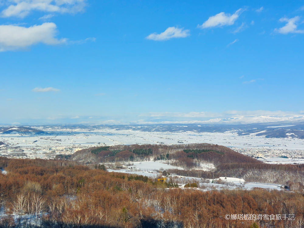 富良野秘密美食景點，欣賞群山環繞絕景，品味美味多汁的漢堡
