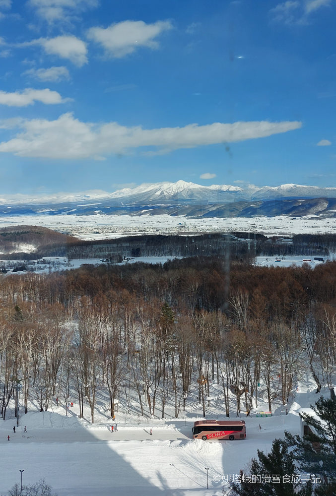 富良野秘密美食景點，欣賞群山環繞絕景，品味美味多汁的漢堡