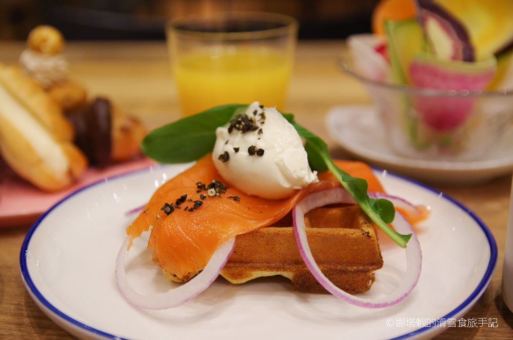 OMO7旭川by 星野集團，美麗的北海道早餐，鹹甜鬆餅都好吃! 