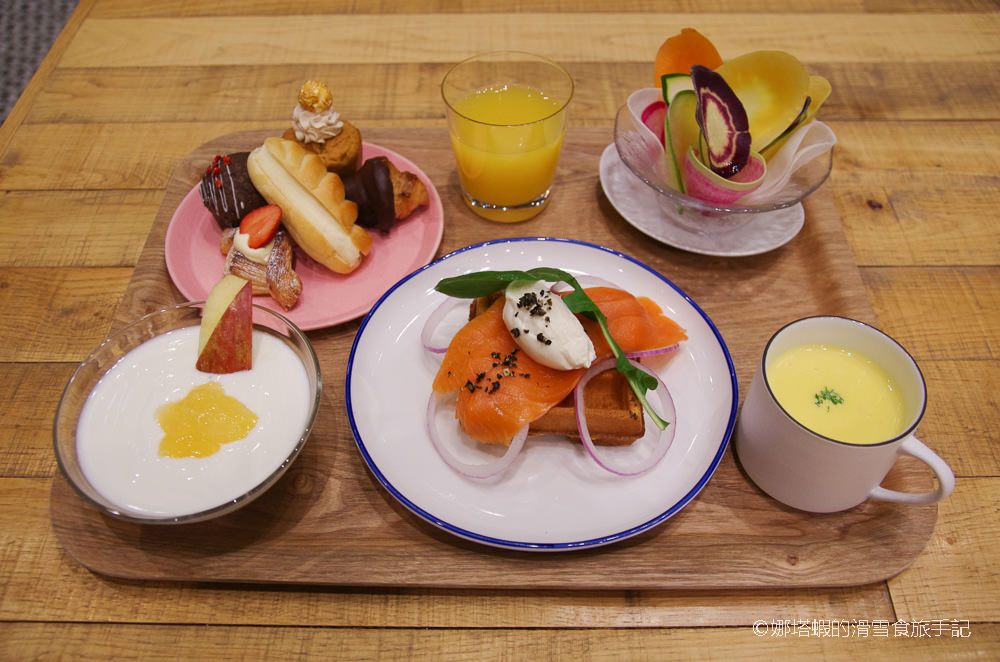 OMO7旭川by 星野集團，美麗的北海道早餐，鹹甜鬆餅都好吃! 