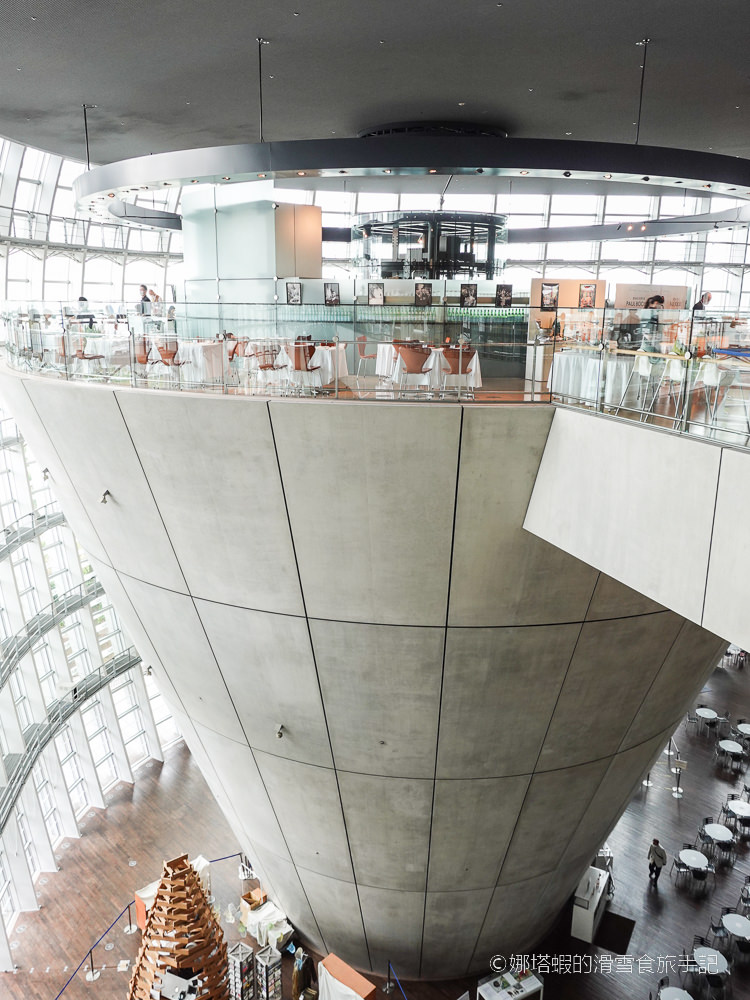 東京景點︱六本木國立新美術館，絕美流線型玻璃帷幕，建築迷必朝聖