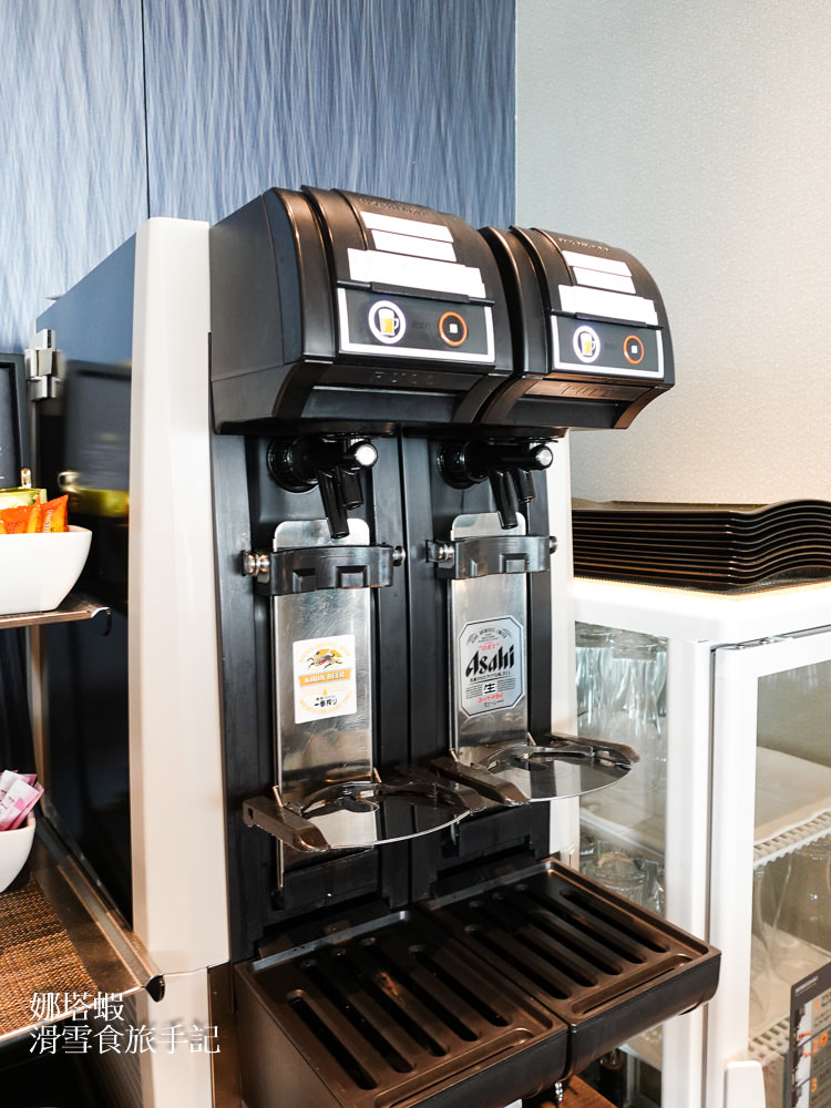 東京羽田機場貴賓室體驗︱ANA LOUNGE 全日空商務艙貴賓室，現做握壽司與氣泡酒、啤酒自助吧