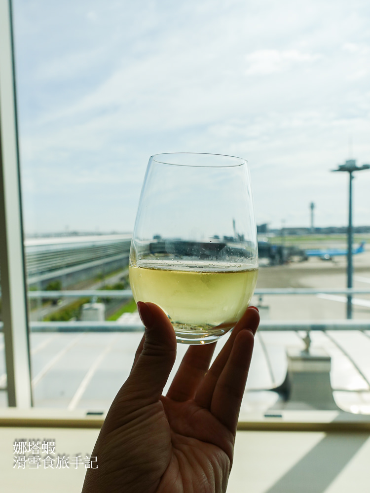 東京羽田機場貴賓室體驗︱ANA LOUNGE 全日空商務艙貴賓室，現做握壽司與氣泡酒、啤酒自助吧