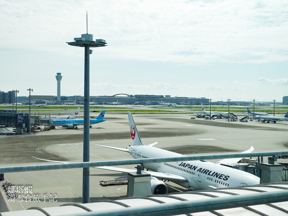 東京羽田機場貴賓室體驗︱ANA LOUNGE 全日空商務艙貴賓室，現做握壽司與氣泡酒、啤酒自助吧