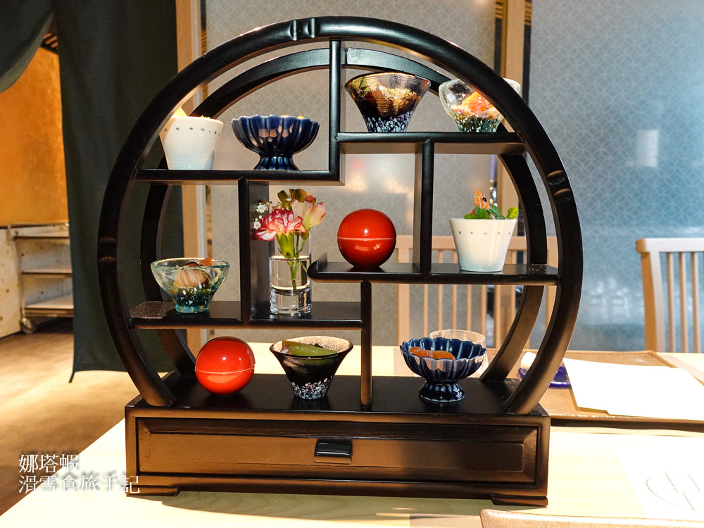 草津溫泉「裏草津蕩TOU旅館」燈璃餐廳，和洋風格融合的美味早、晚餐