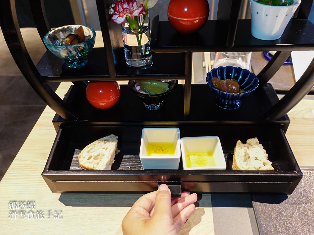 草津溫泉「裏草津蕩TOU旅館」燈璃餐廳，和洋風格融合的美味早、晚餐