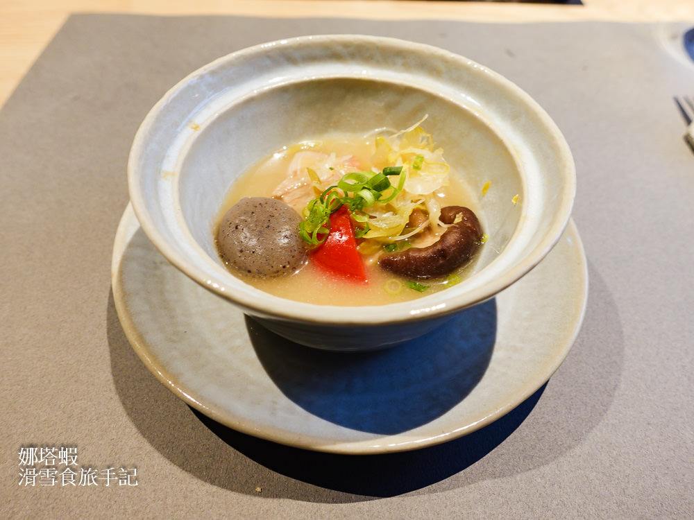 草津溫泉「裏草津蕩TOU旅館」燈璃餐廳，和洋風格融合的美味早、晚餐