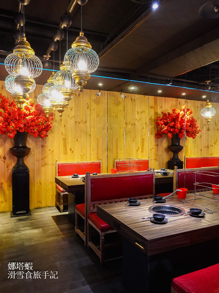 肉控和海鮮控必看！辛巴適麻辣鍋吃到飽，和牛、牛舌、天使紅蝦，壽星加碼送干貝