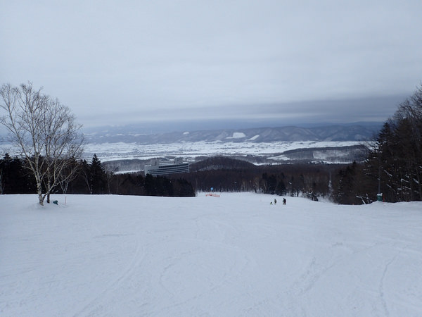 「北海道的肚臍」富良野滑雪場，享受粉雪天堂