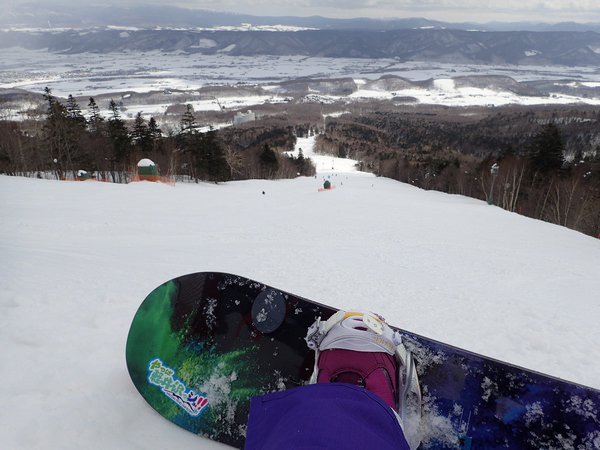 「北海道的肚臍」富良野滑雪場，享受粉雪天堂
