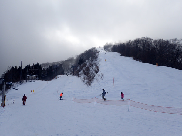 【日本滑雪雪場篇】到湯澤高原雪場搭乘世界最大的纜車，眺望美麗溫泉街景!