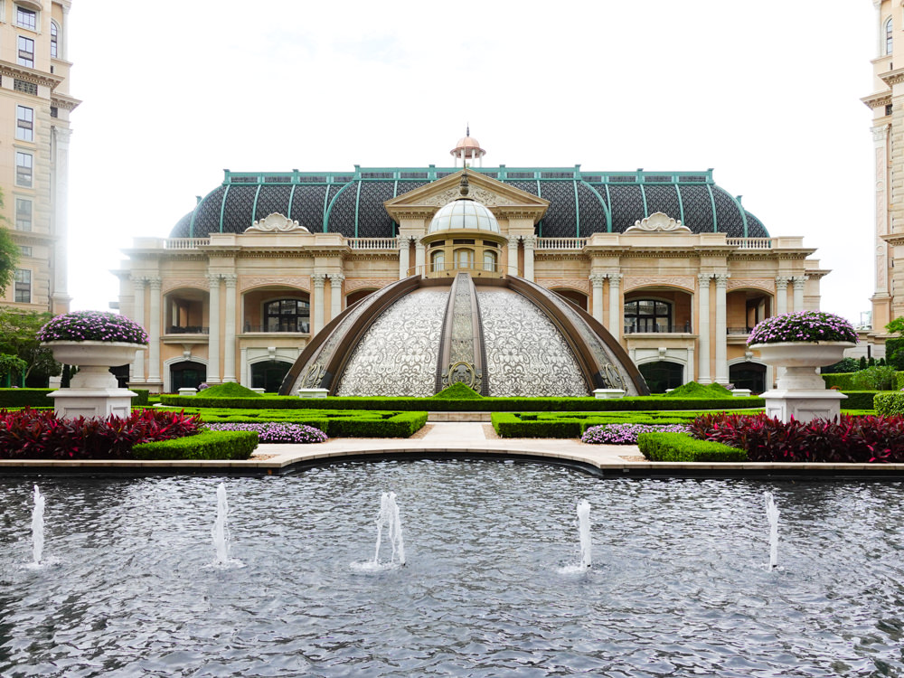 澳門自由行 DAY 2︱高奢精品「老佛爺酒店」、大三巴、盧家大屋、澳門蛋塔連發、上葡京「自助山」龍蝦吃到飽