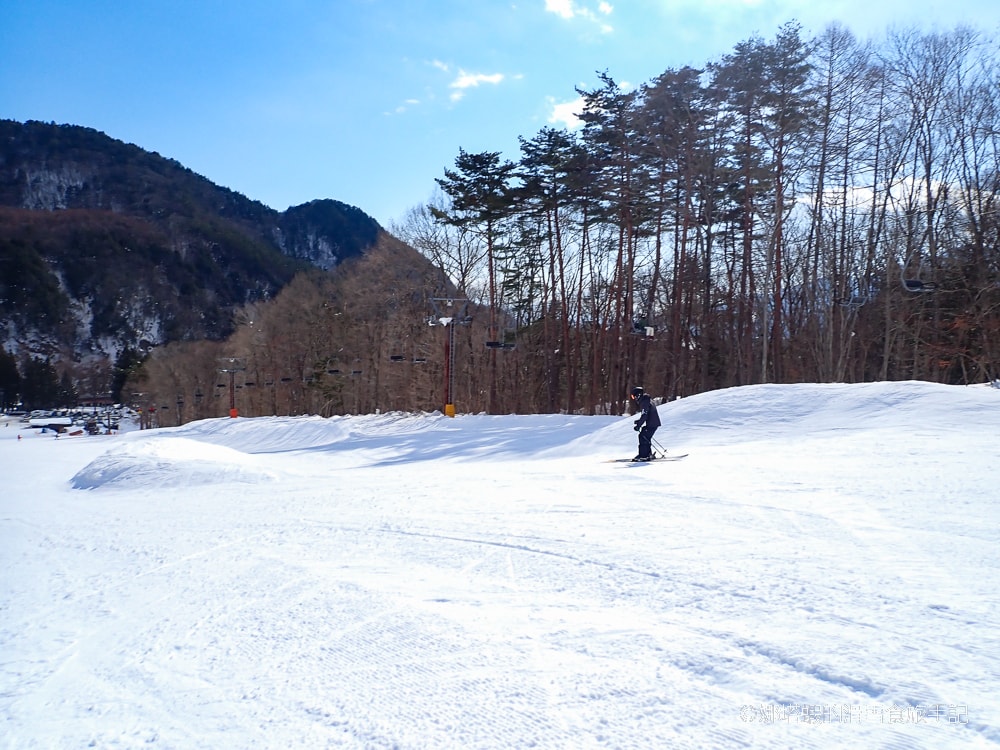 白馬爺岳滑雪場攻略_推薦滑雪新手練功_鄰近溫泉鄉_雪地摩托車穿梭樹林超刺激