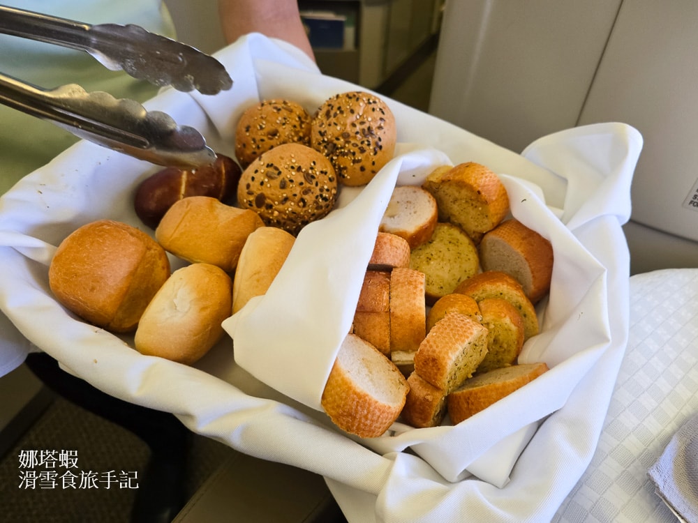 長榮航空商務艙開箱_倫敦直飛台灣BR0068-皇璽桂冠艙躺著飛(777-300ER)
