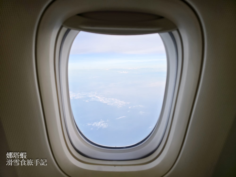 長榮航空商務艙開箱_倫敦直飛台灣BR0068-皇璽桂冠艙躺著飛(777-300ER)