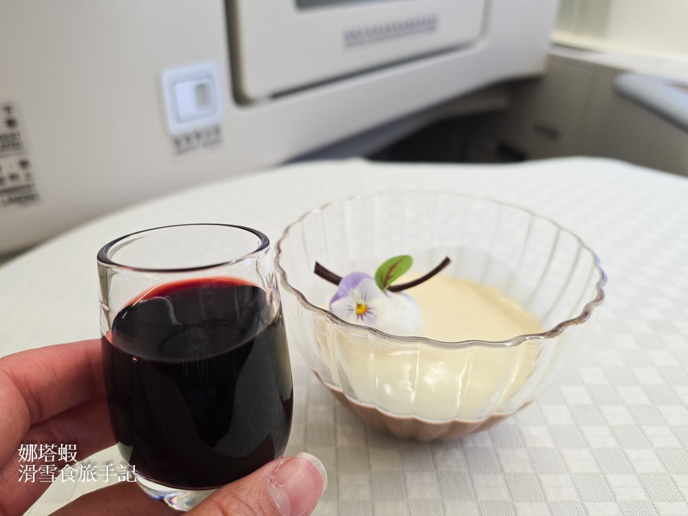 長榮航空商務艙開箱_倫敦直飛台灣BR0068-皇璽桂冠艙躺著飛(777-300ER)