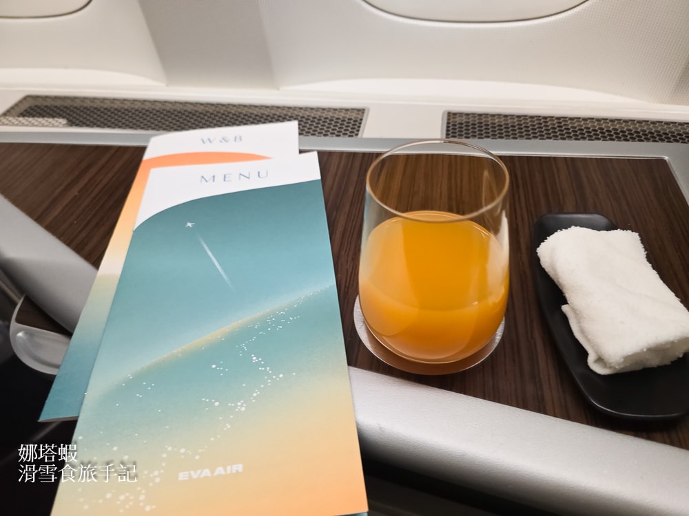 長榮航空商務艙開箱_倫敦直飛台灣BR0068-皇璽桂冠艙躺著飛(777-300ER)