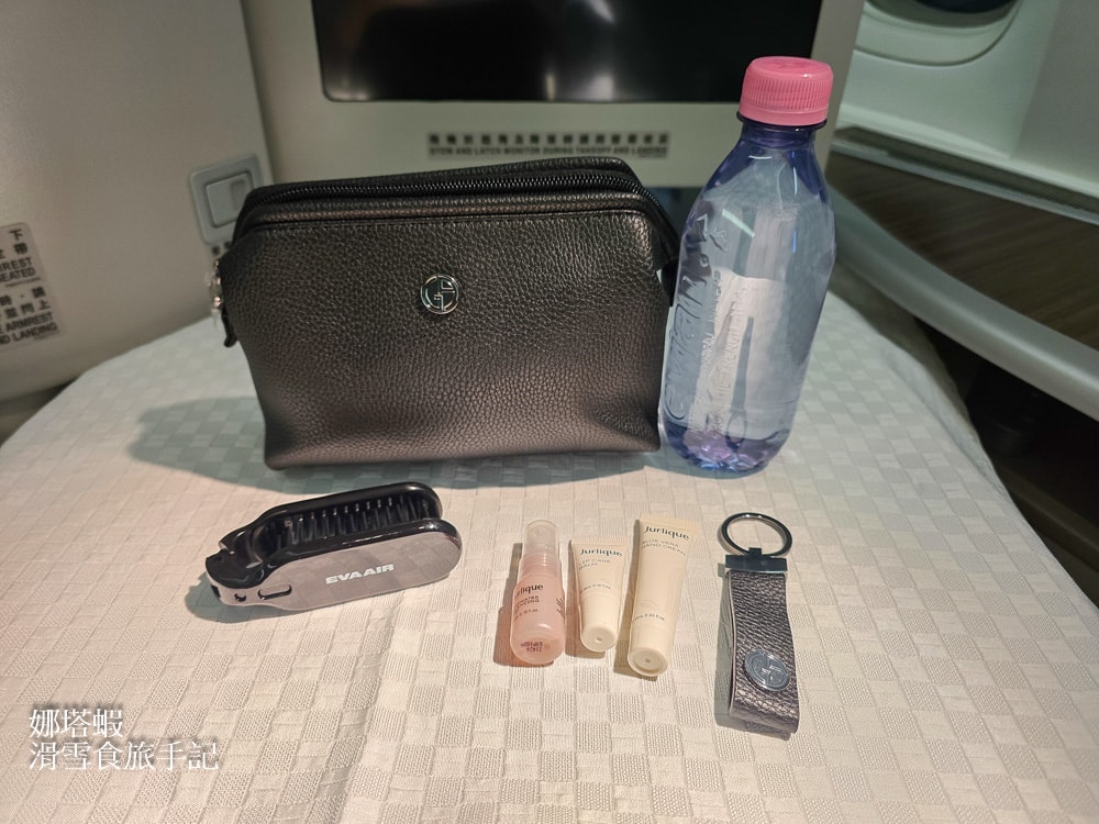長榮航空商務艙開箱_倫敦直飛台灣BR0068-皇璽桂冠艙躺著飛(777-300ER)