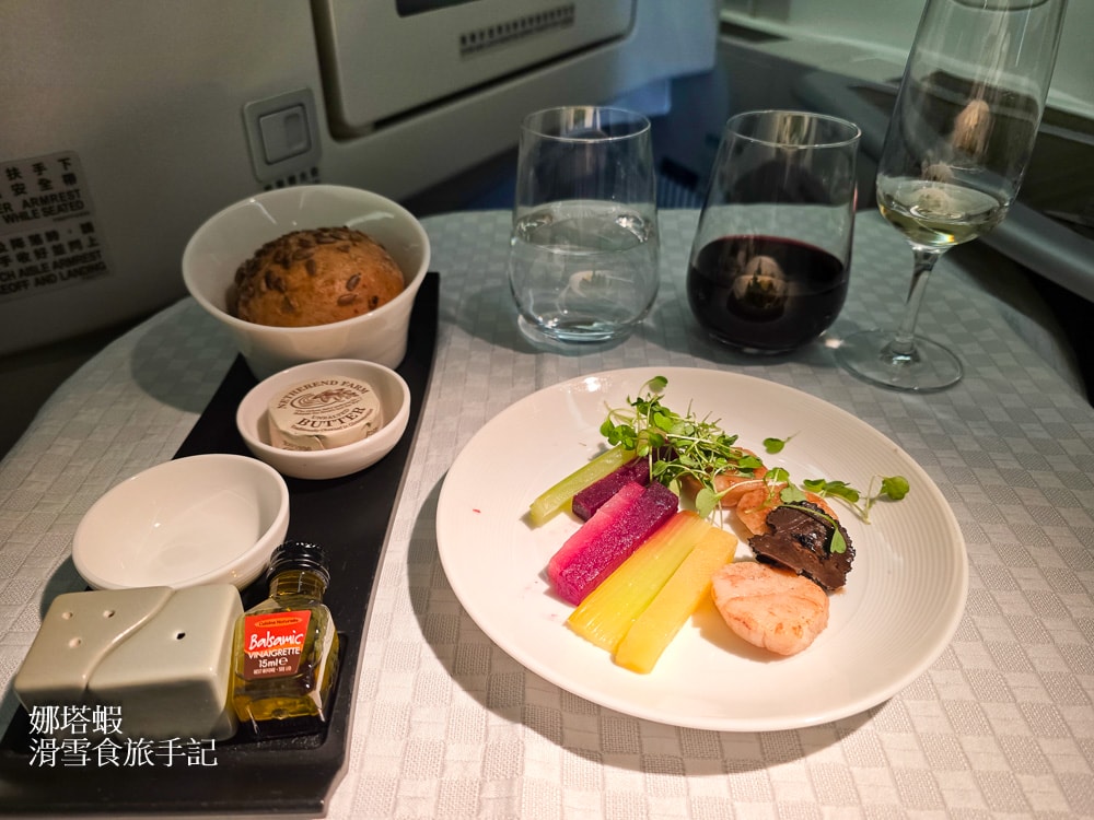 長榮航空商務艙開箱_倫敦直飛台灣BR0068-皇璽桂冠艙躺著飛(777-300ER)