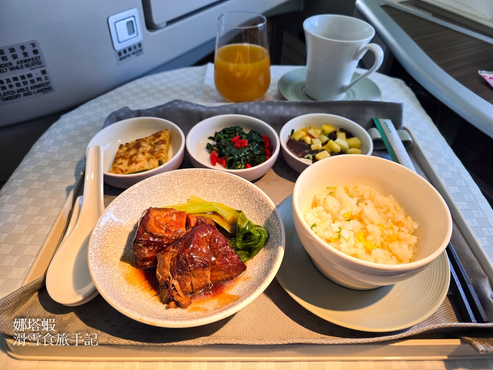 長榮航空商務艙開箱_倫敦直飛台灣BR0068-皇璽桂冠艙躺著飛(777-300ER)