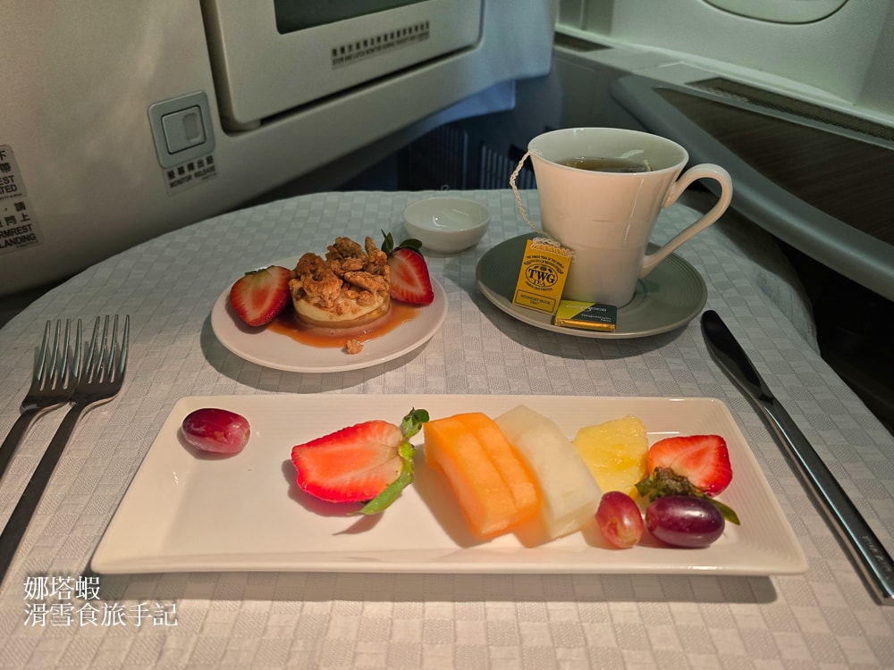長榮航空商務艙開箱_倫敦直飛台灣BR0068-皇璽桂冠艙躺著飛(777-300ER)