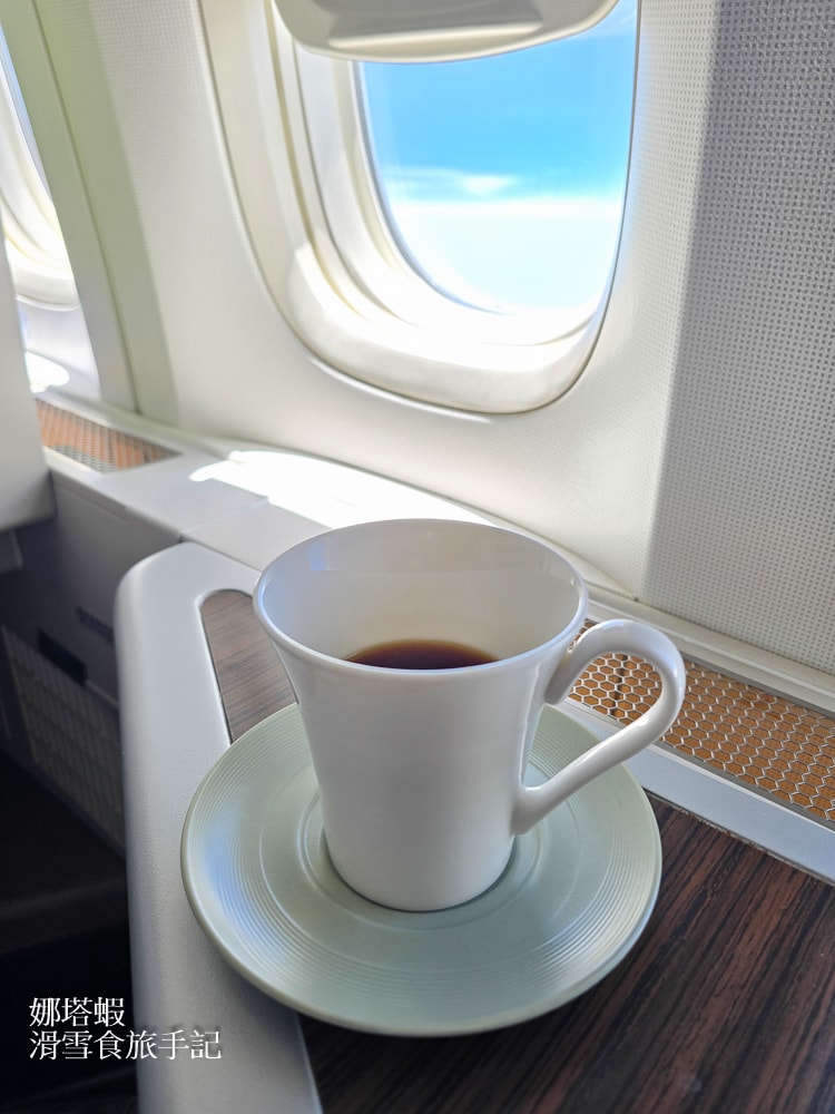 長榮航空商務艙開箱_倫敦直飛台灣BR0068-皇璽桂冠艙躺著飛(777-300ER)
