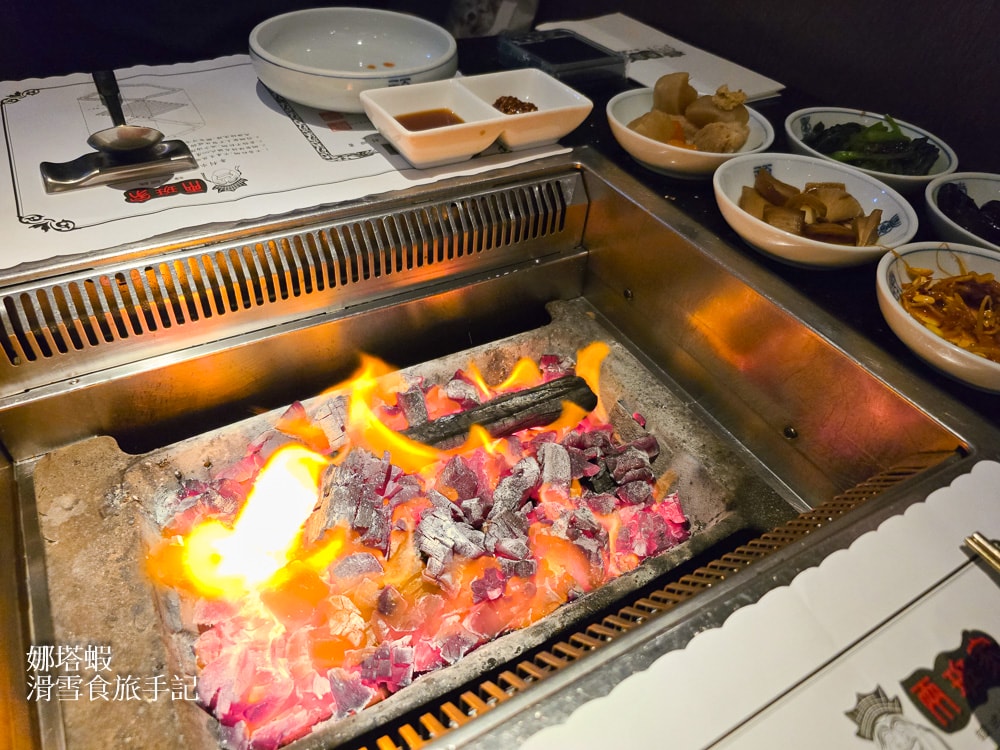 台北信義美食｜兩班家韓國碳烤 新光三越A9店｜正宗韓式烤肉，帶骨牛王排必吃！