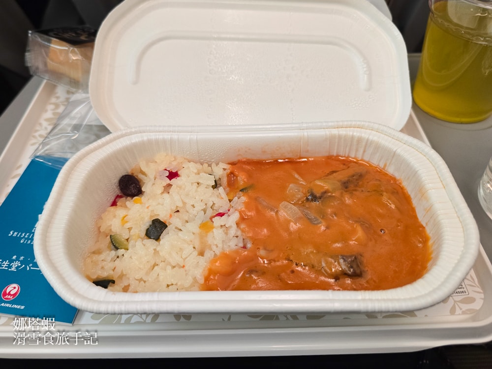 JAL日本航空心得_台灣飛東京成田的來回飛行紀錄_大推資生堂Parlour聯名飛機餐點