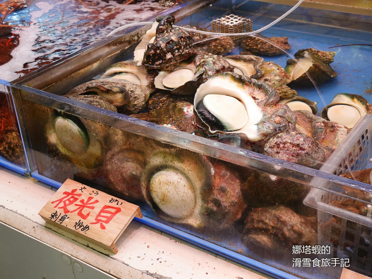 沖繩景點推薦︱好逛又好吃的「第一牧志公設市場」，大吃石垣牛、阿古豬和海鮮！