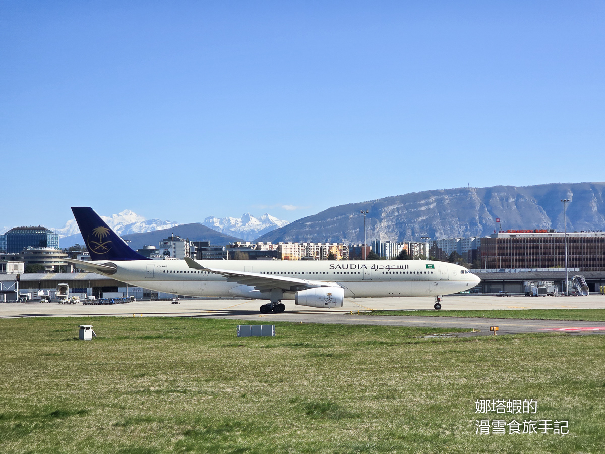 瑞士航空商務艙心得_香檳搭配瑞士巧克力真不賴