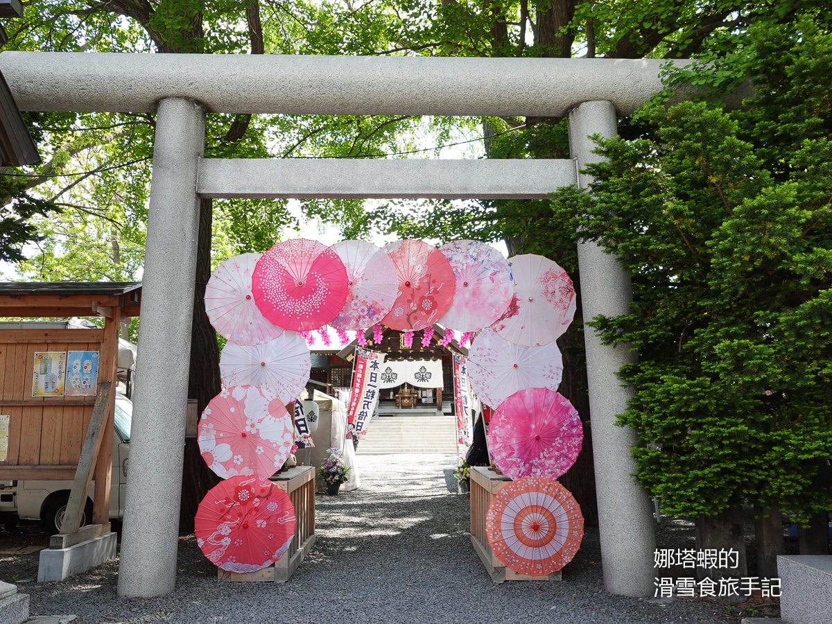 札幌私房景點︱札幌諏訪神社-絕美能量景點,繽紛花手水、銀喉長尾山雀御守必收藏 - 第1張圖 札幌私房景點_札幌諏訪神社-絕美能量景點,繽紛花手水_銀喉長尾山雀御守必收藏