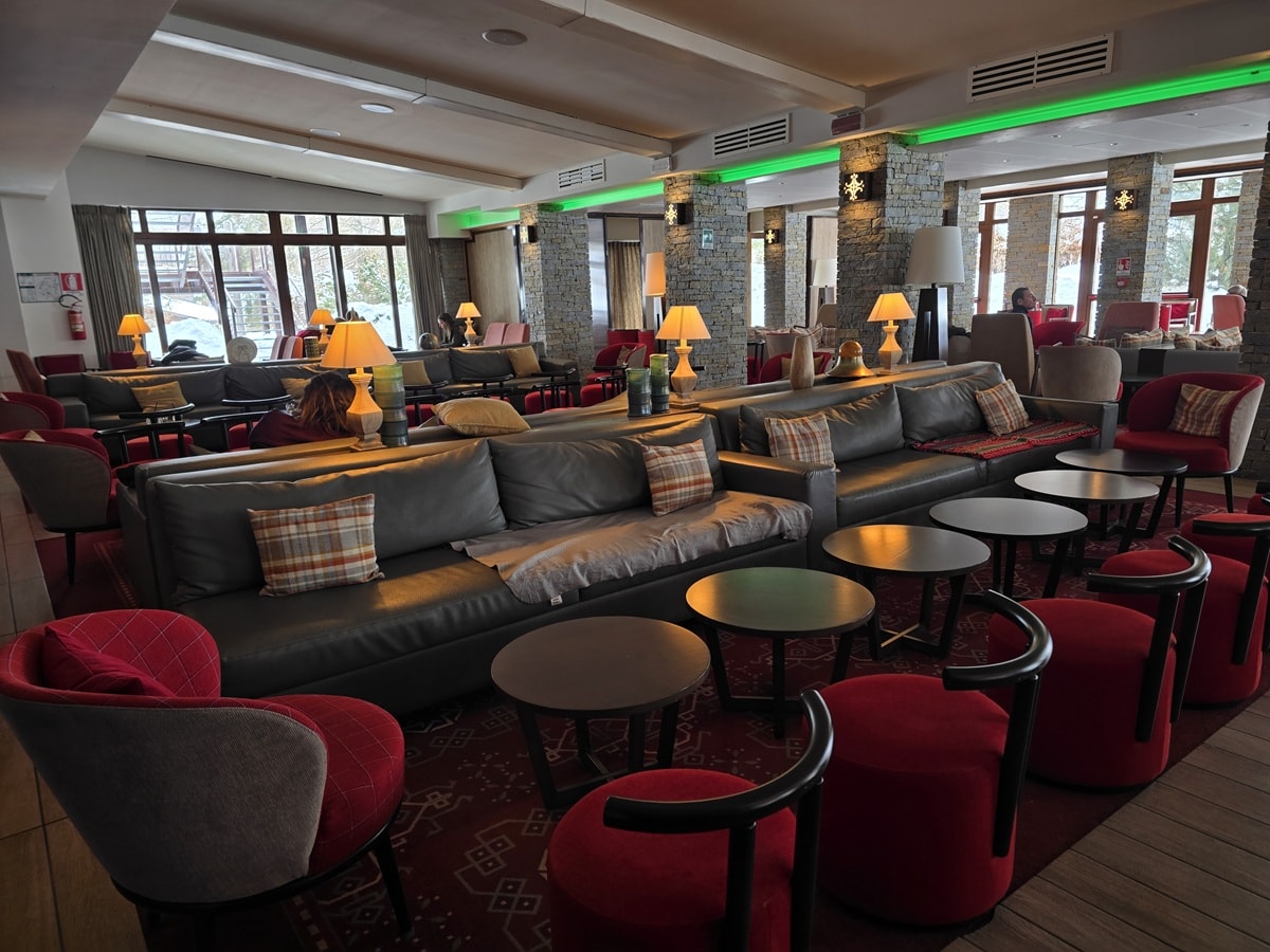 義大利滑雪∣Club Med Pragelato Sestriere住宿篇,小木屋開箱,餐廳吧檯介紹 - 第24張圖 義大利滑雪∣Club Med Pragelato Sestriere住宿篇,小木屋開箱,餐廳吧檯介紹