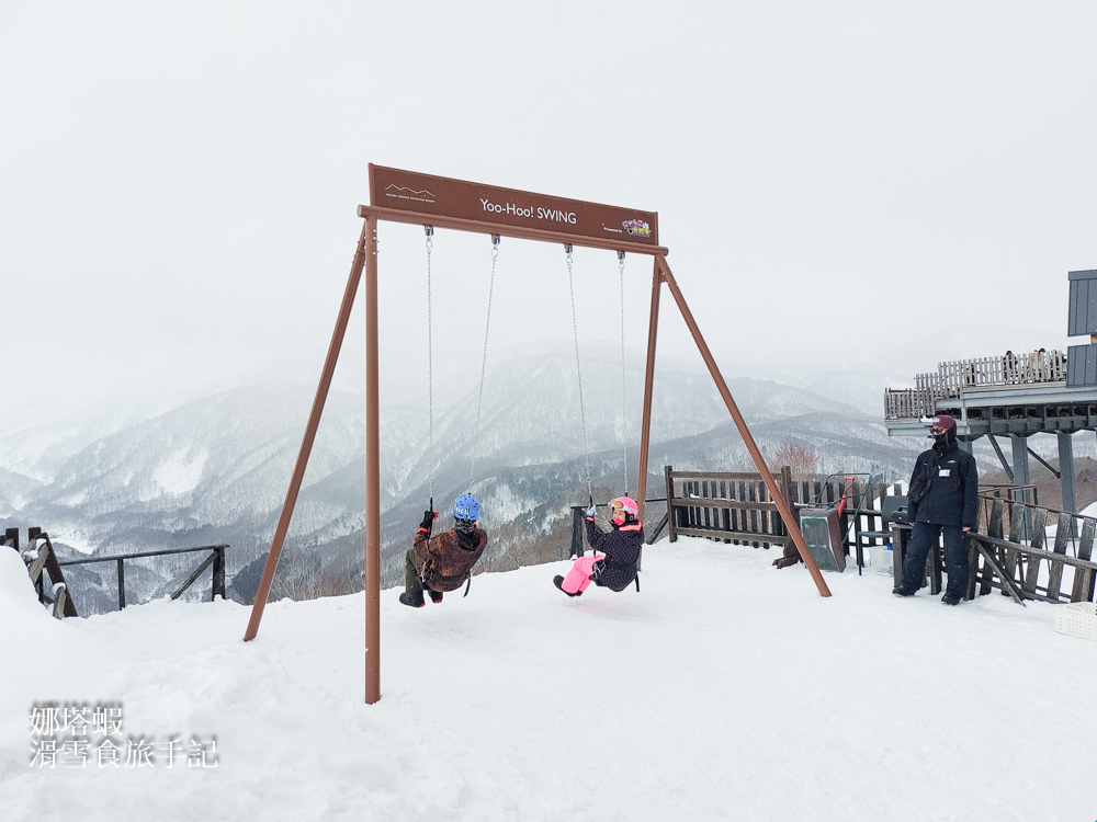 白馬岩岳滑雪場_搭乘纜車登上山頂，觀景平台賞美景、雪場美食、挑戰巨大盪鞦韆