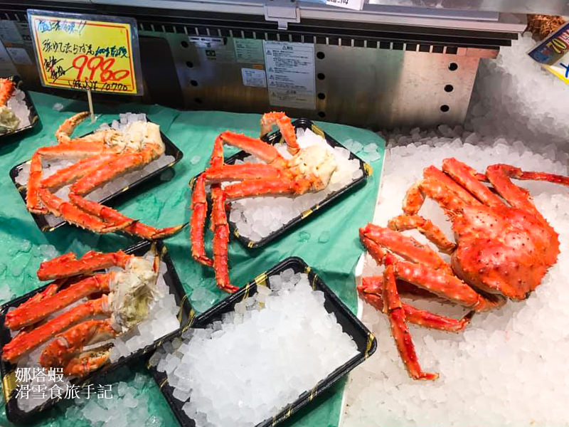 札幌場外市場，大快朵頤吃螃蟹！