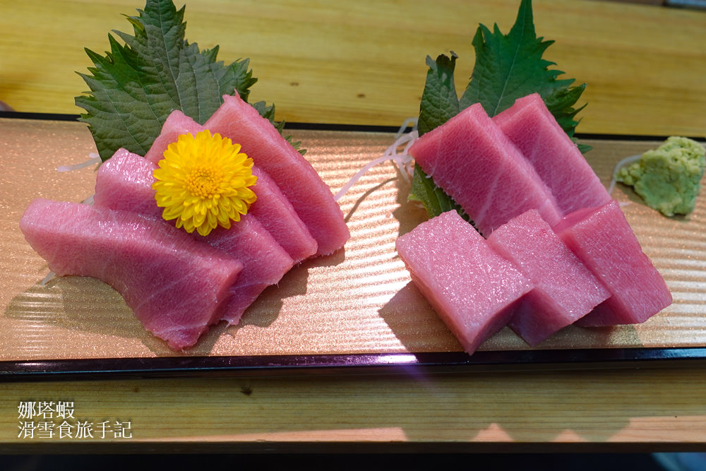 大阪黑門市場必吃美食_黑銀金槍魚店，大口吃頂級黑鮪魚
